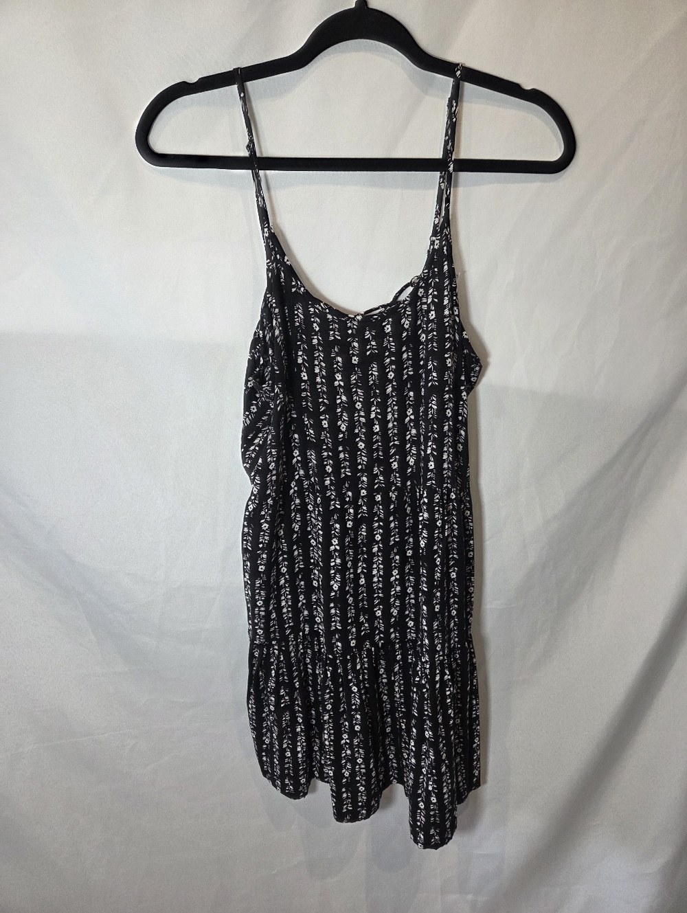 Mudd Black Dark Floral Spaghetti Strap Fit Flare Skater Dress Size L Tie Back